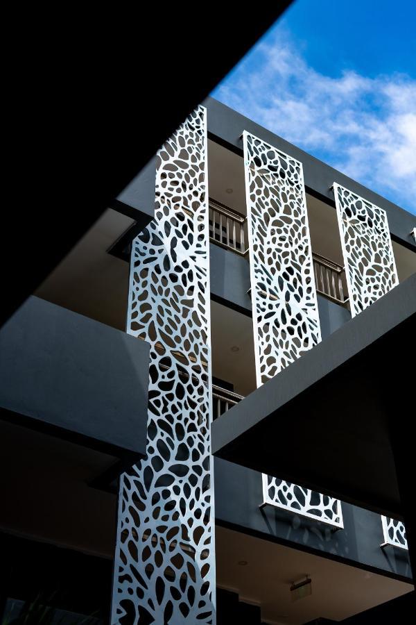 Foto Hotel Phuket Beachfront Екстериор снимка The building's facade
