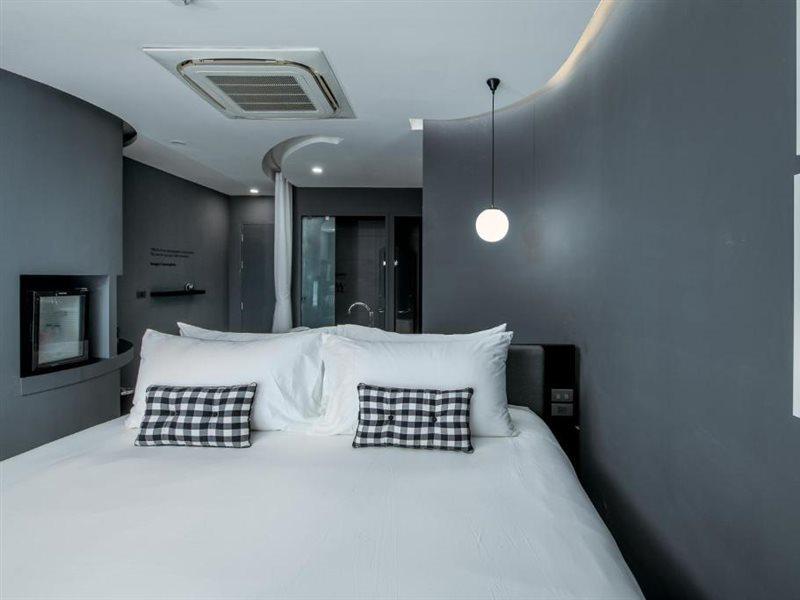 Foto Hotel Phuket Beachfront Екстериор снимка A room at the hotel