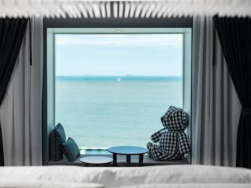 Foto Hotel Phuket Beachfront Екстериор снимка A room at the hotel