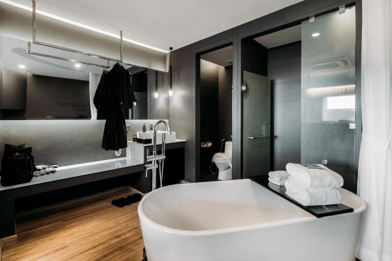 Foto Hotel Phuket Beachfront Екстериор снимка Bathroom