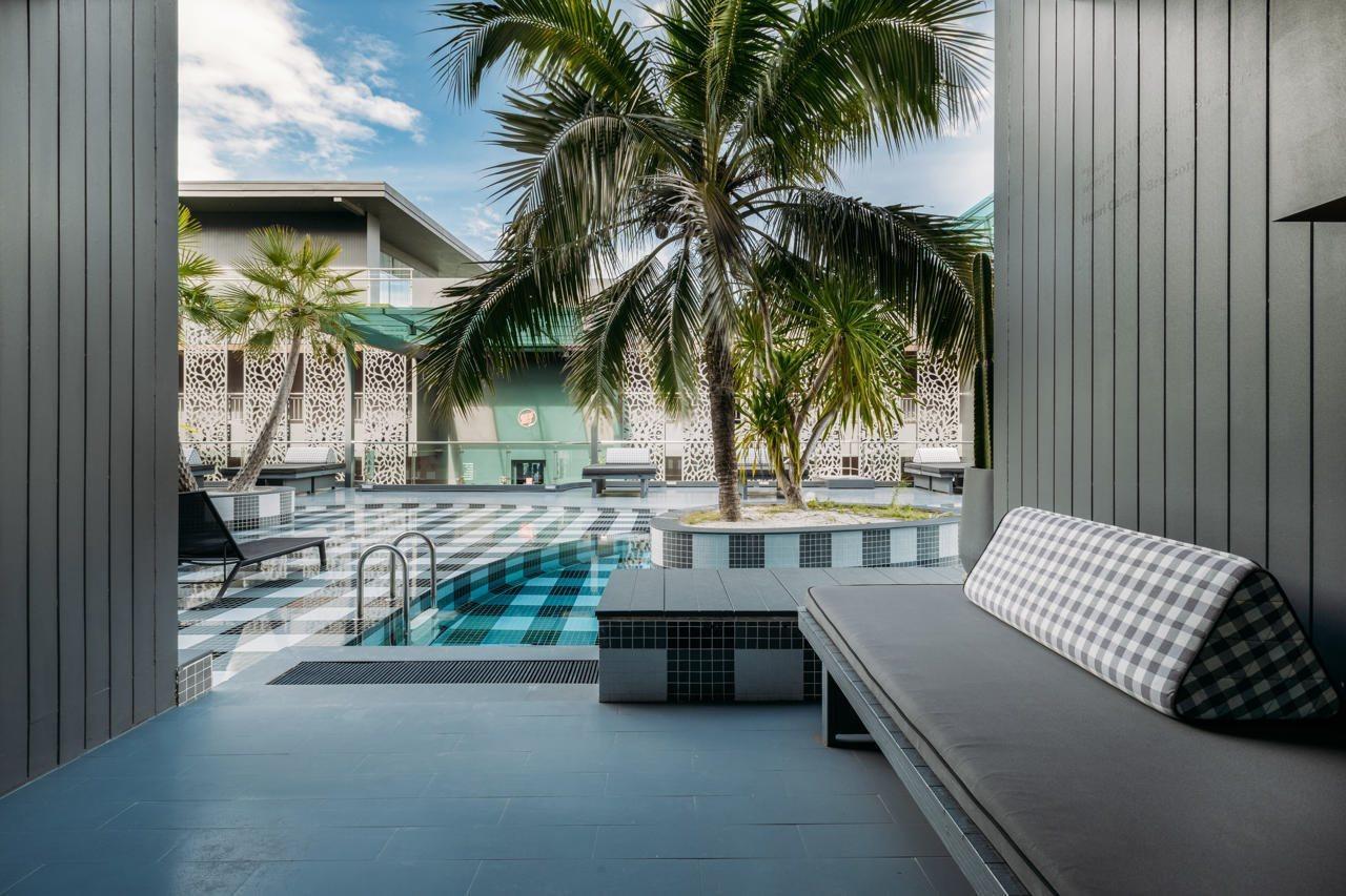 Foto Hotel Phuket Beachfront Екстериор снимка The swimming pool at the hotel