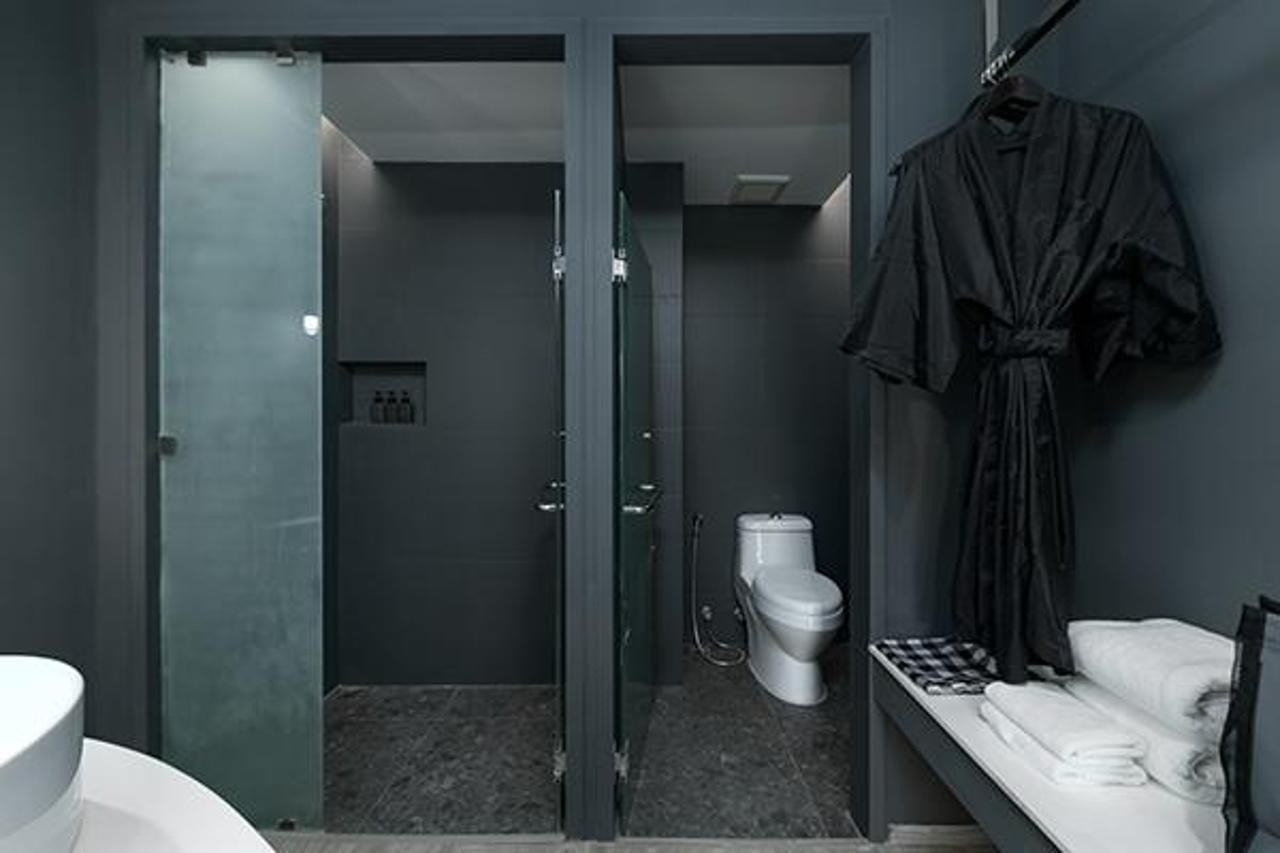 Foto Hotel Phuket Beachfront Екстериор снимка Bathroom