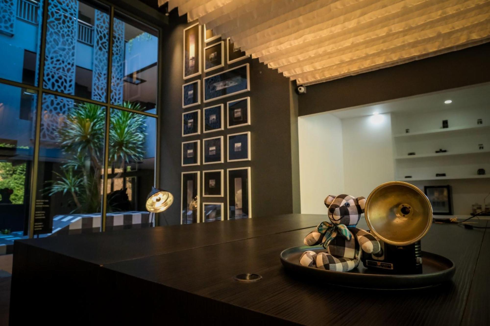 Foto Hotel Phuket Beachfront Екстериор снимка The interior of the hotel