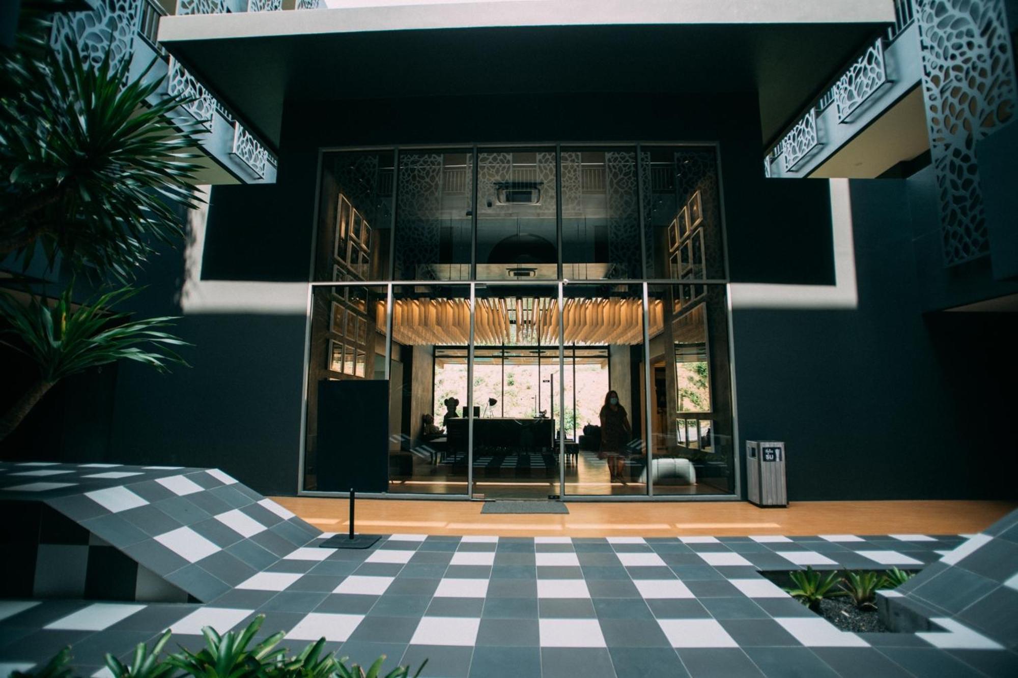 Foto Hotel Phuket Beachfront Екстериор снимка The lobby of the hotel