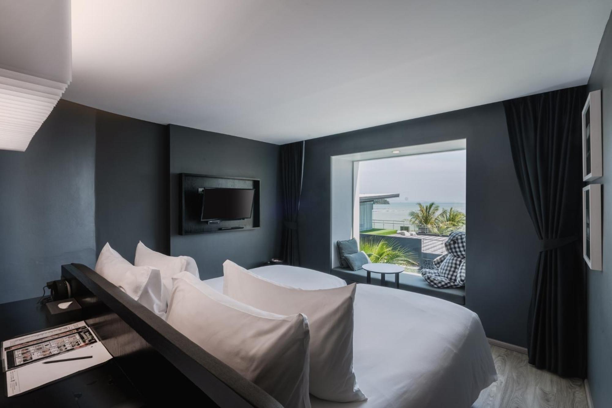 Foto Hotel Phuket Beachfront Екстериор снимка