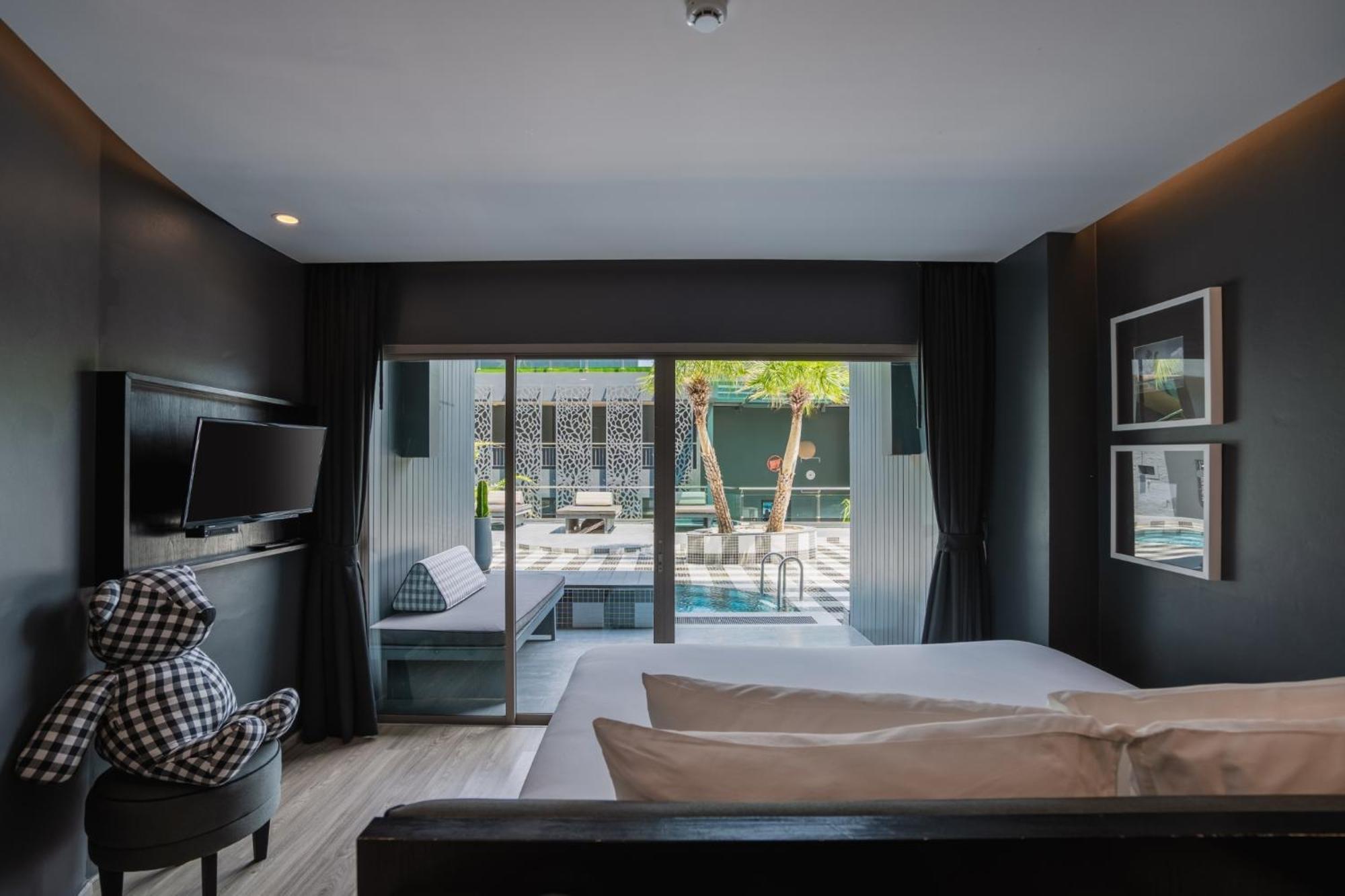 Foto Hotel Phuket Beachfront Екстериор снимка