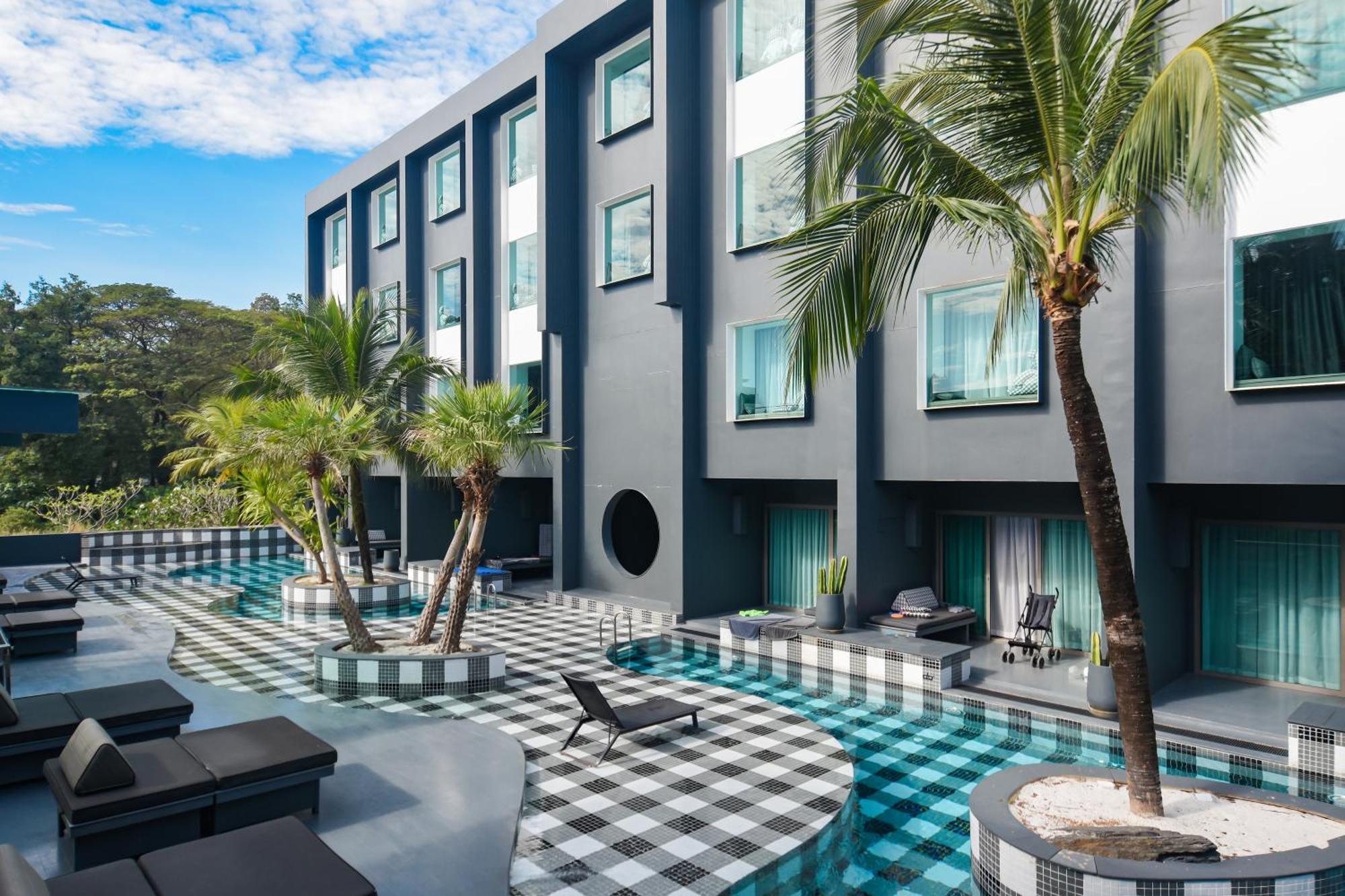 Foto Hotel Phuket Beachfront Екстериор снимка The hotel's pool