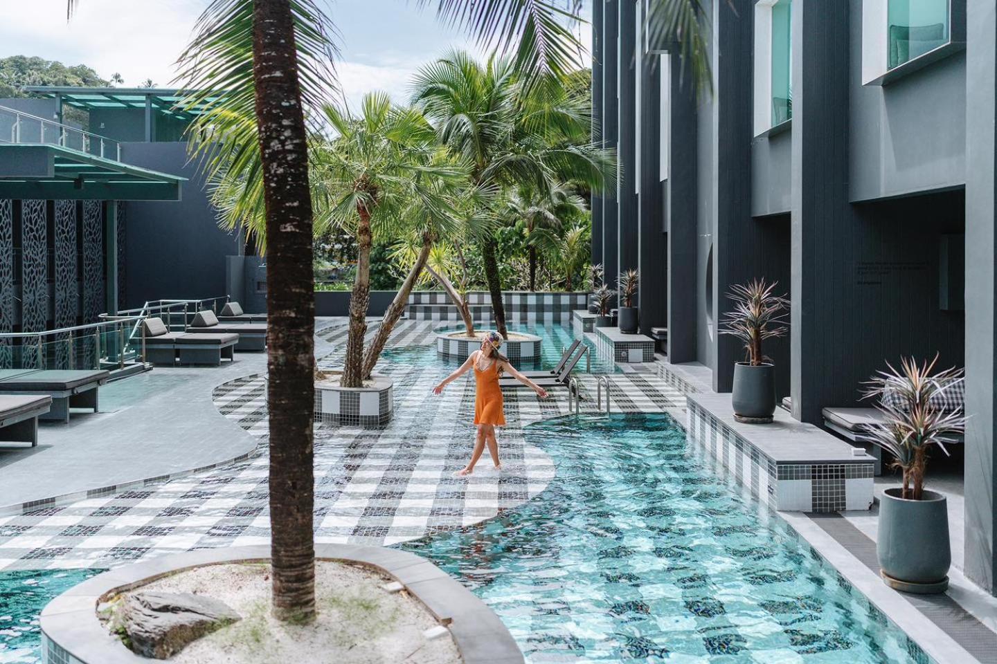 Foto Hotel Phuket Beachfront Екстериор снимка The swimming pool at the hotel